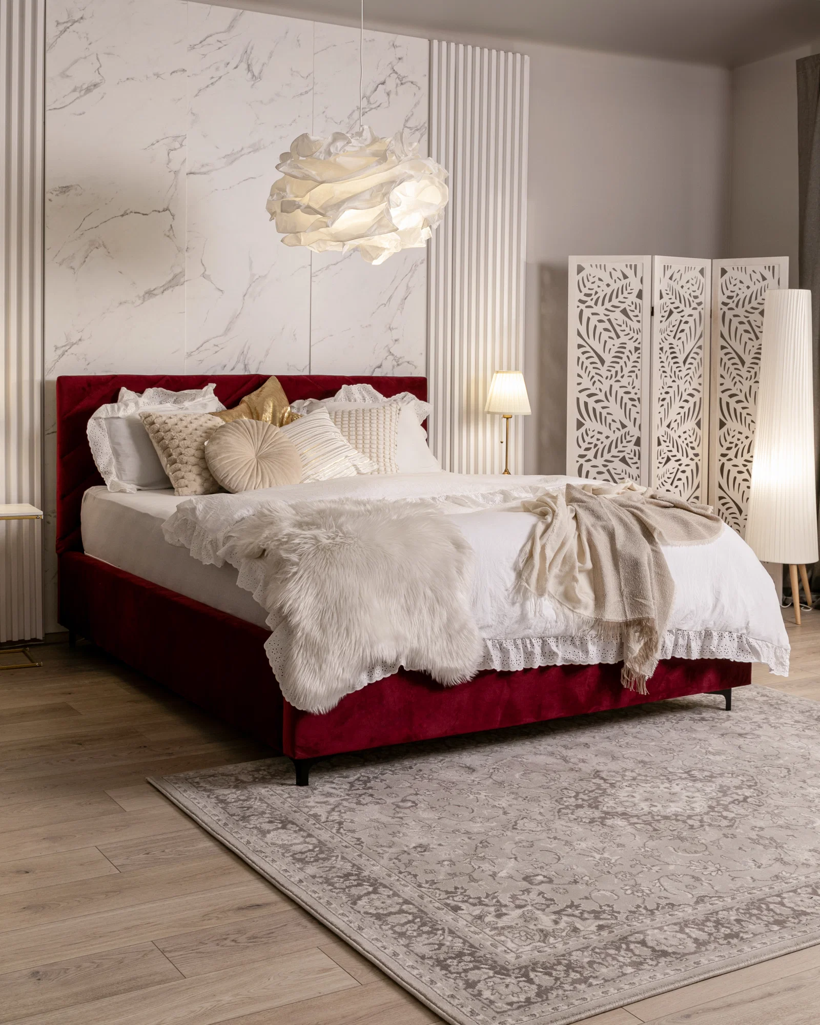Čalouněná postel ELEGANTE 180x200 Vínová Paris s úložným prostorem kovový rošt