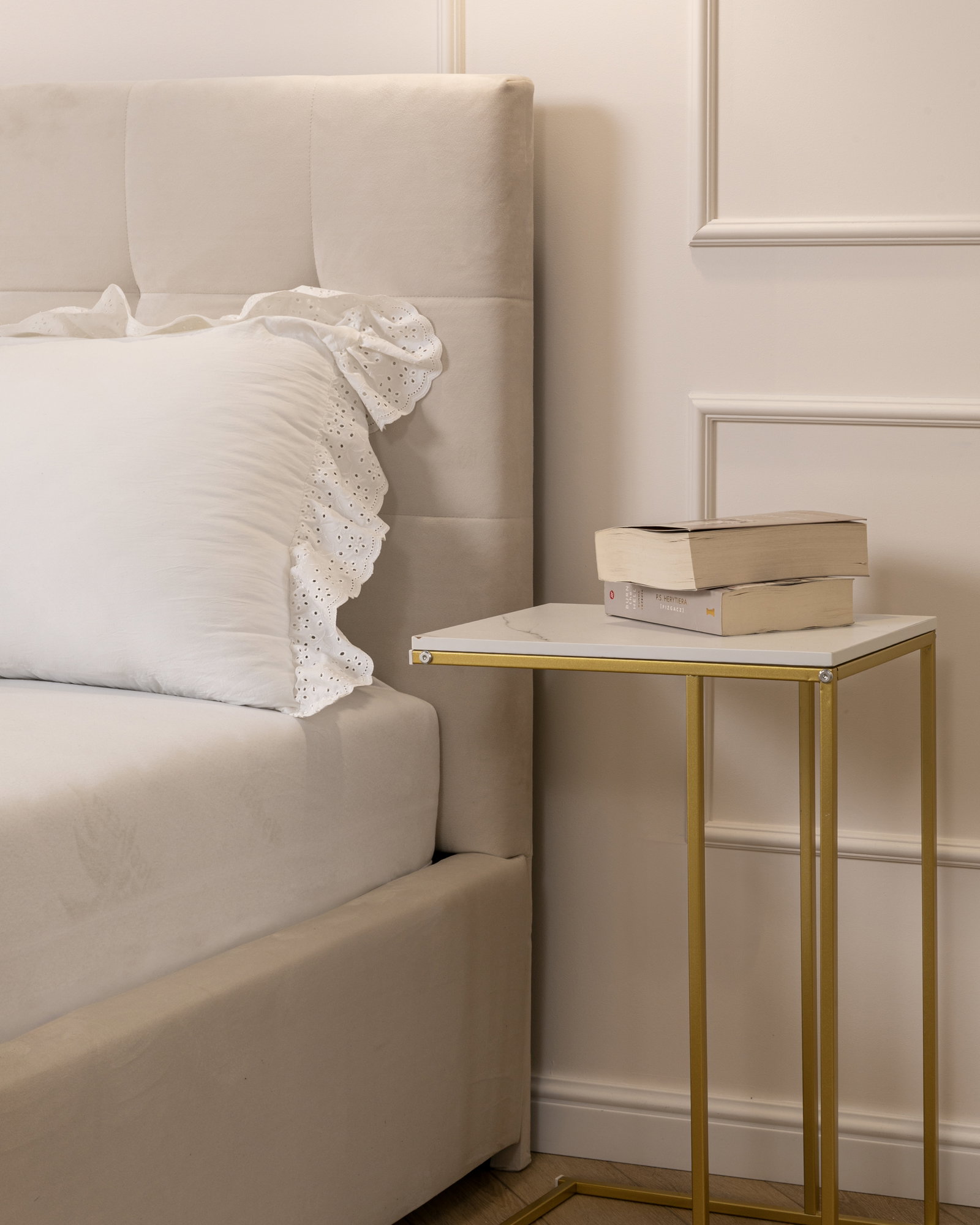 Čalúnená posteľ LUCERNA 90x200 Krémová Trinity s úložným priestorom kovový rošt