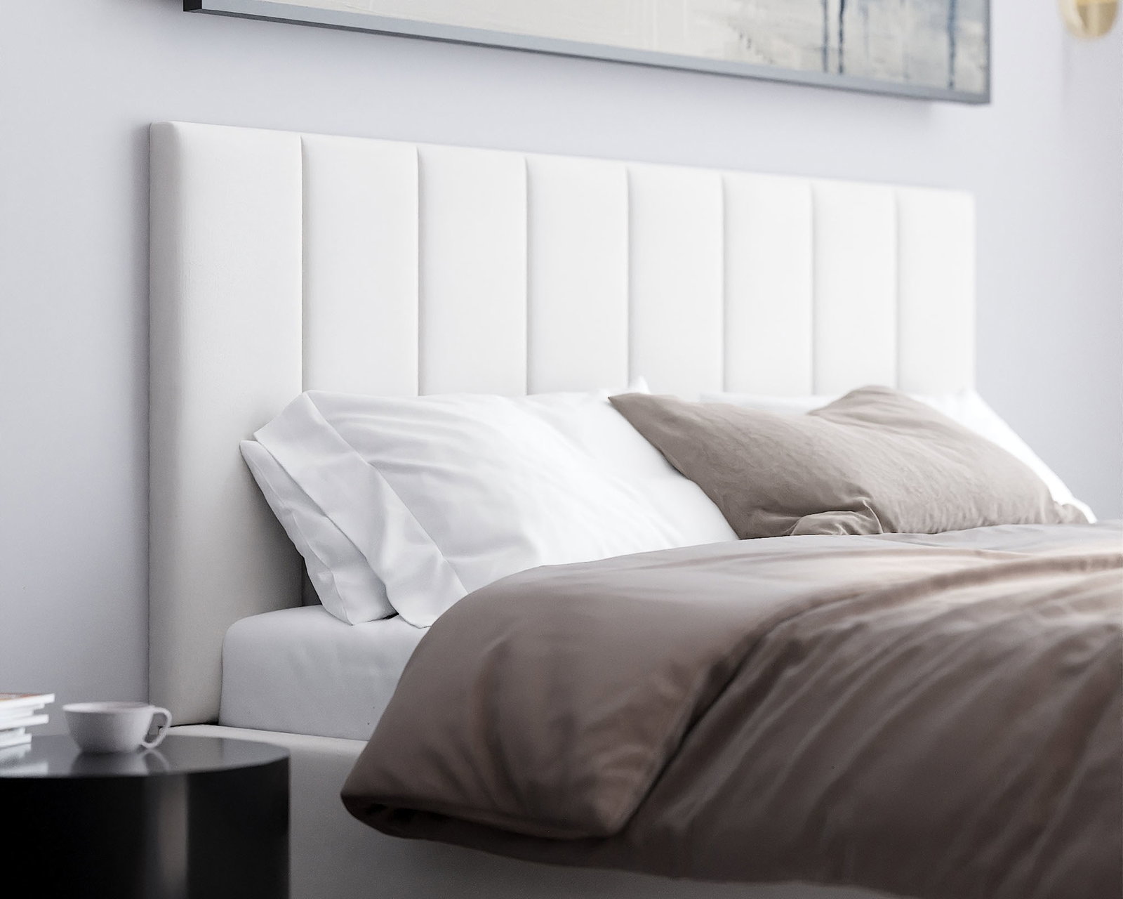 Čalúnená posteľ JUSTIN 180x200 Biela Trinity s úložným priestorom kovový rošt