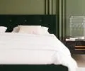 Luxusní manželská postel CRYSTAL tmavě zelená 90x200 s kovovým roštem